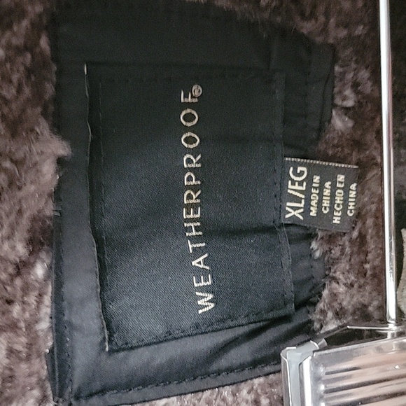 NWT Weatherproof Black Quilted Vest with Gold Accents - Picture 8 of 9
